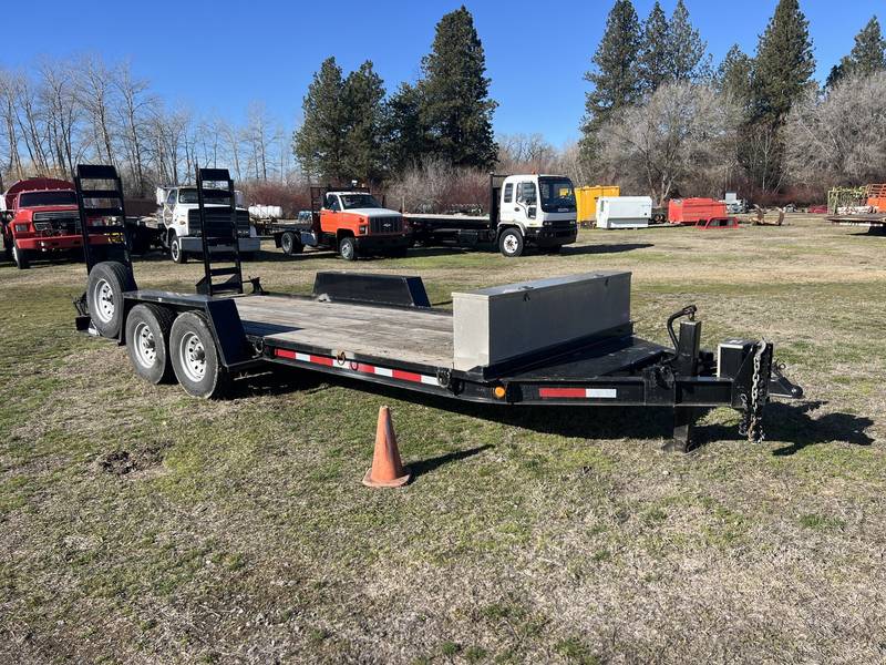 2001 Towmaster T-12DD T/A. Equipment Trailer
