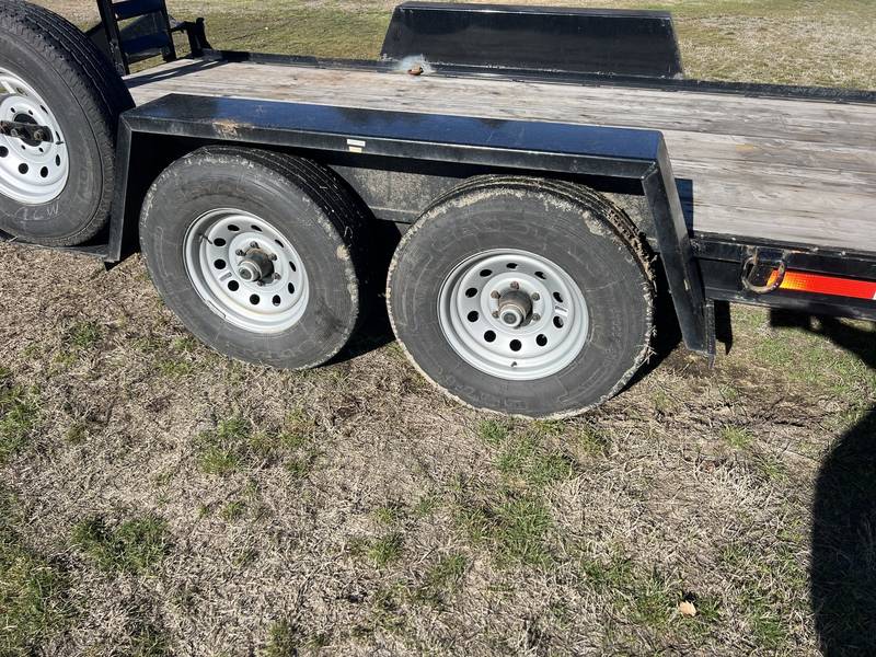2001 Towmaster T-12DD T/A. Equipment Trailer