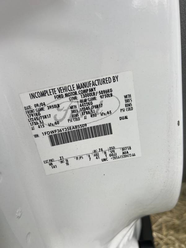 2005 FORD F350 XL 2-3 yrd DUMP TRUCK (LOT 68))