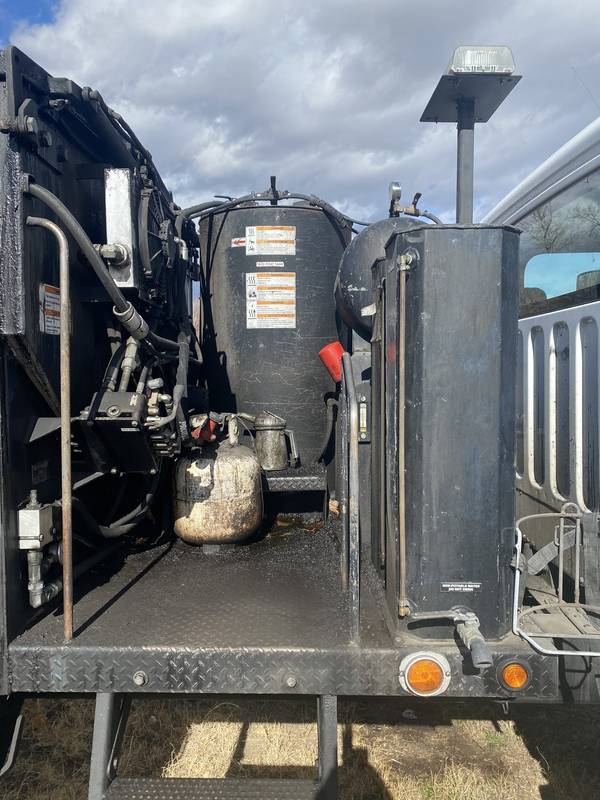 2009 Frtliner 16M, asphalt patch truck