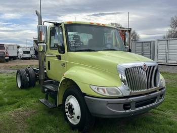 2007 IHC 4300, cab chassis. (CN 1096)