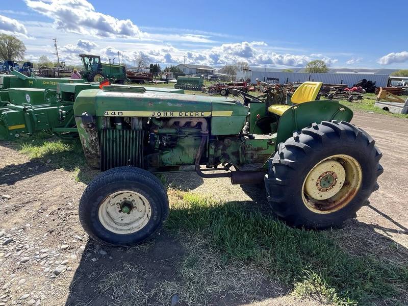 John Deere 2440