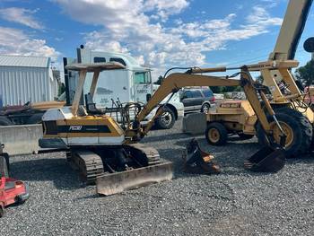 KOMATSU PC30