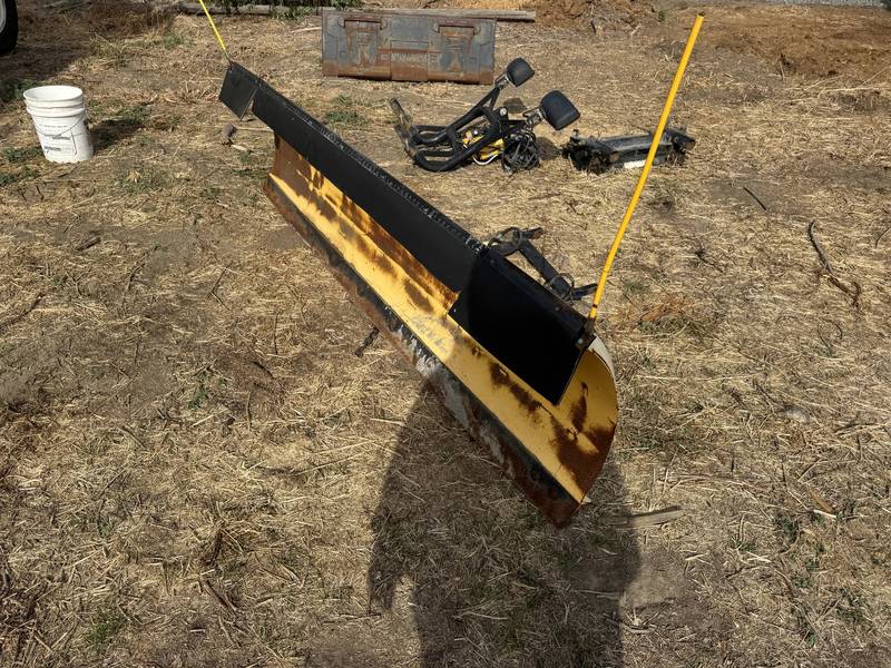 9 ft Myers snow plow   Hydraulic angle