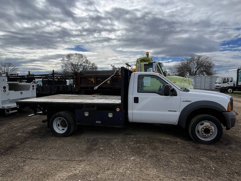 2005 Ford F450 XL, 12 ft flatbed (CN 68)