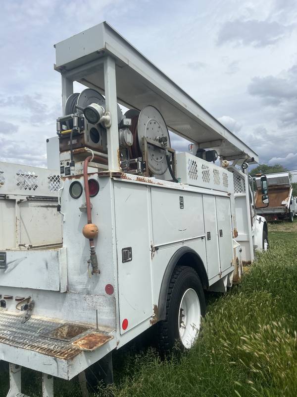 2005 Frieghtliner  M2, Service truck, (CN 21))