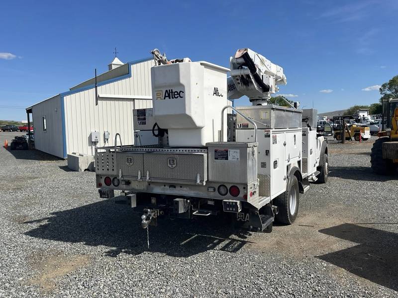 2019 Ford F550 4x4 40ft Bucket Truck W/MATERIAL LIFT  (CN 1005)