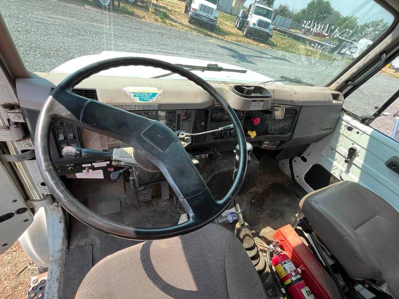 1995 International 4800 AWD Poletruck (CN-1011)