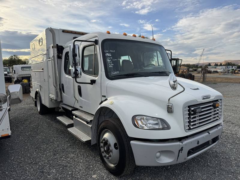 2011 Freightliner M2-106, Crewcab service.  truck. (CN 1001)