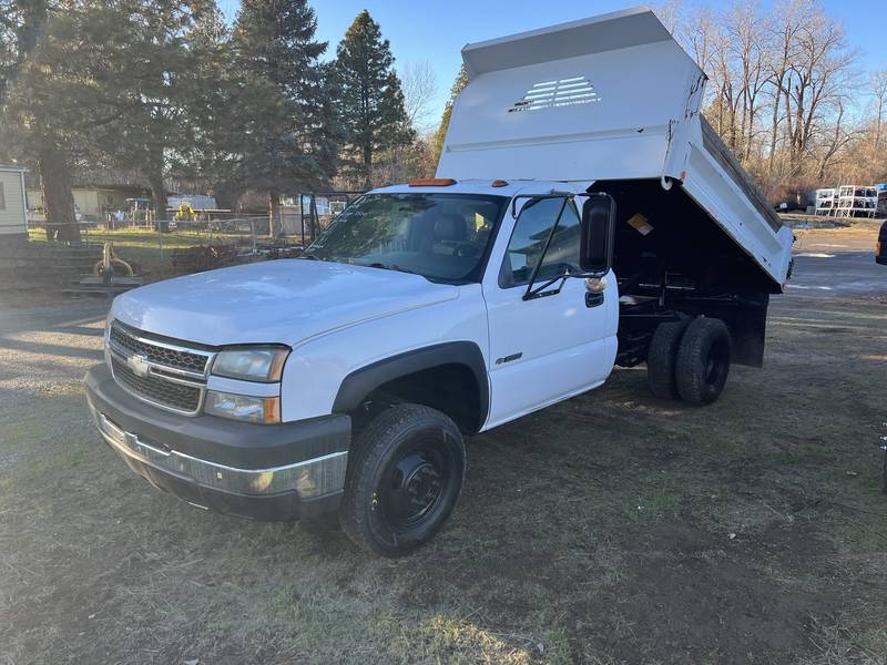2006 Chevy 3500HD 2-3 yrd dump truck