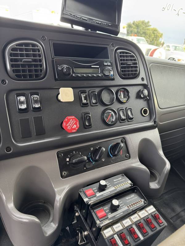 2011 Freightliner M2-106, Crewcab service.  truck. (CN 1001)