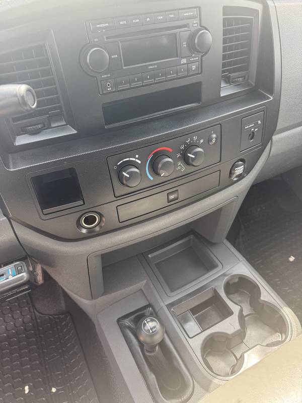 2008 Dodge 2500 4x4 utility truck (CN 2)