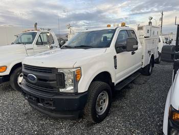2017 Ford F350 XL 4x4, Utility box, (CN 1053)