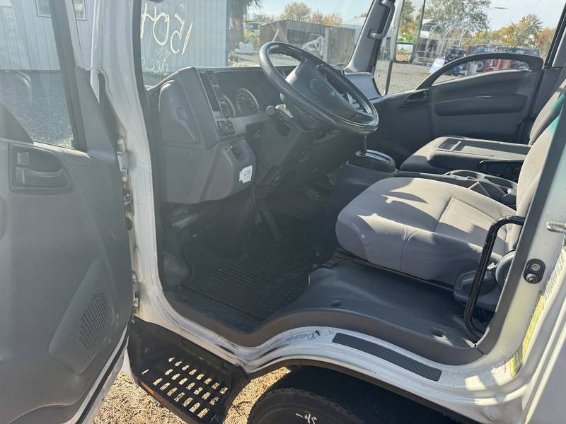 2011 Isuzu NRR 18ft Box Truck W/ Liftgate
