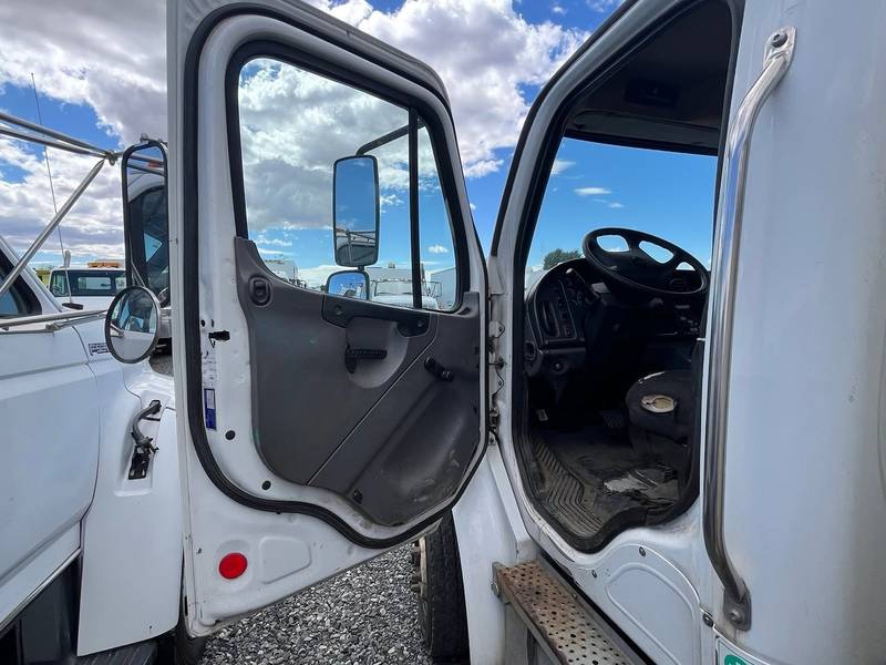 2011 Freightliner M2 Utility