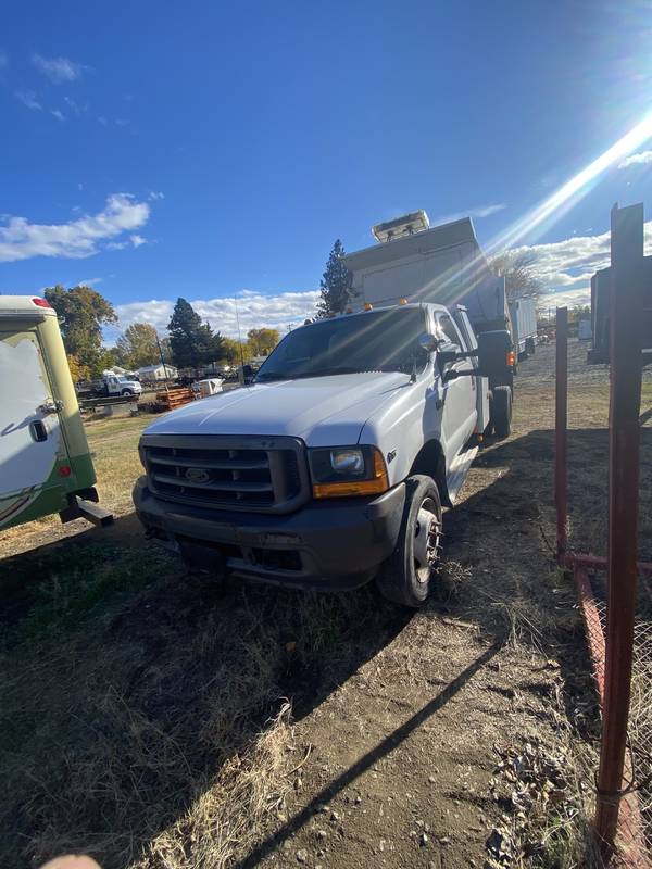 2001 Ford F550, 9 ft steel 2-3 yrd Dump Box (CN 1090))