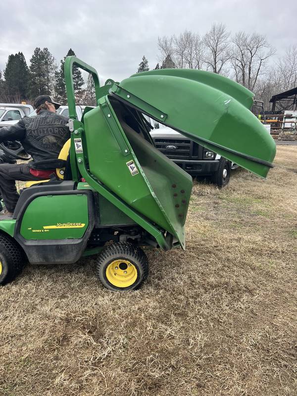 JD 1445, 4x4, Dsl,  60’ Commercial Mower with Dumping grass catcher 