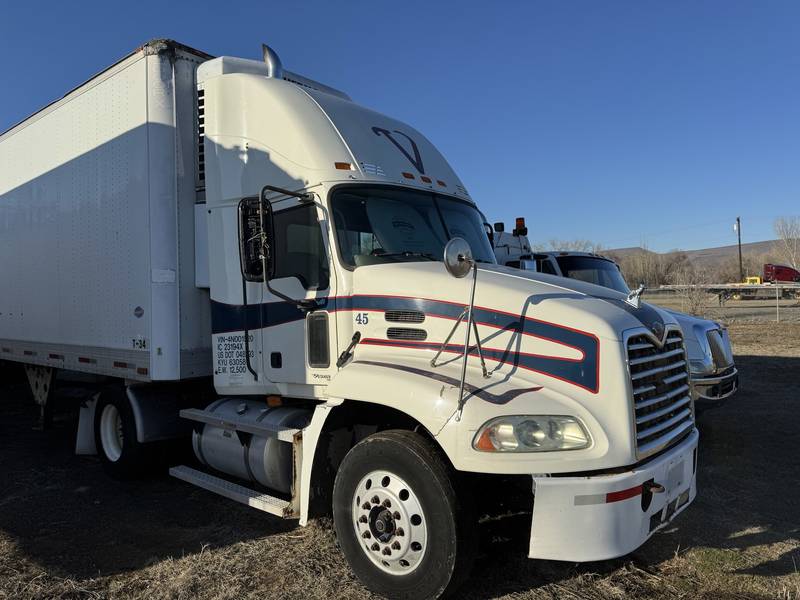 2004 Mack CX 612 Vission single axle tractor, (CN 1053)