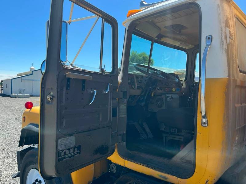 1980 Mack 4000 Gallon T/A Water Truck (CN-1008)