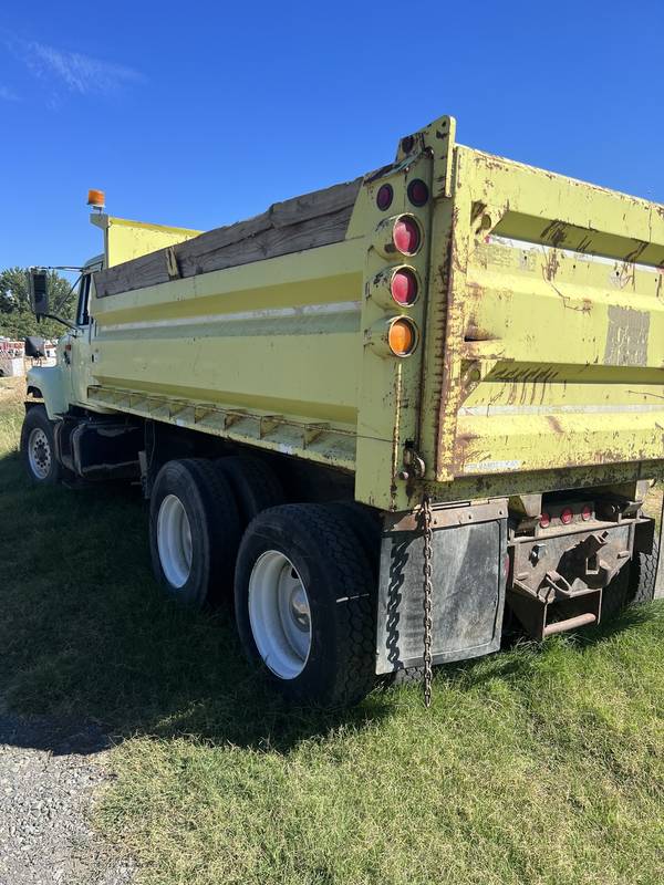 1998 IHC 2574 12 yrd dump truck (CN 99))