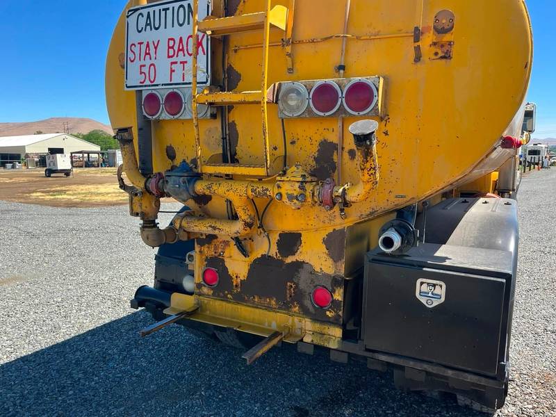 1980 Mack 4000 Gallon T/A Water Truck (CN-1008)
