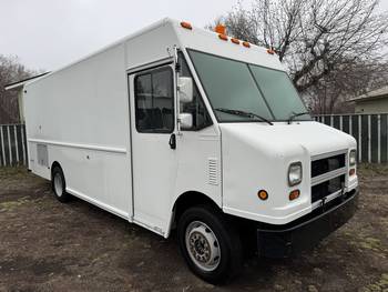 2006 Utilimaster workhorse 18 ft Van (CN 30)