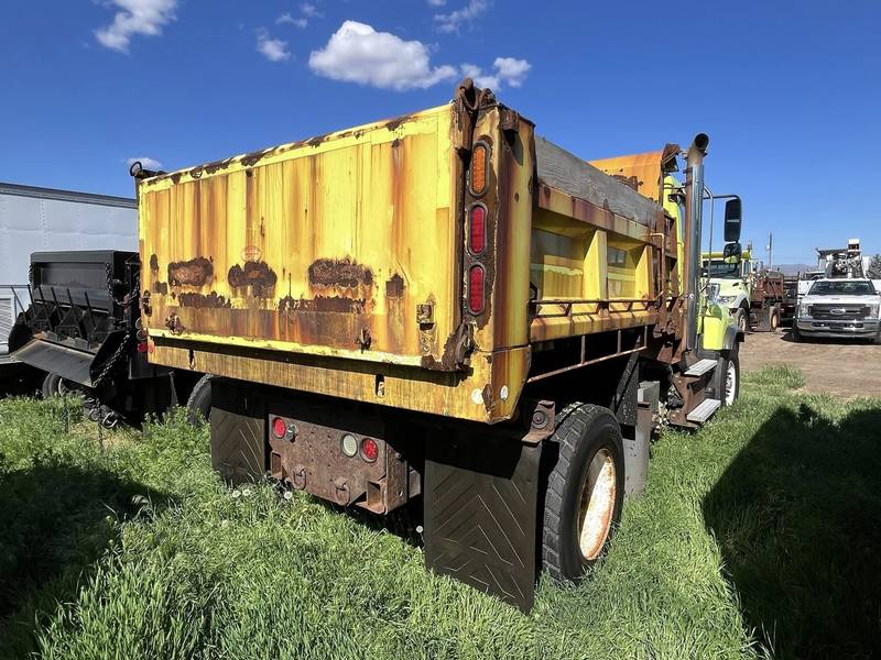 2016 Freightliner Truck(CN-24)