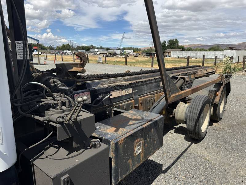 2012 Peterbuilt Model 348, Hook Chain Box Mover Truck