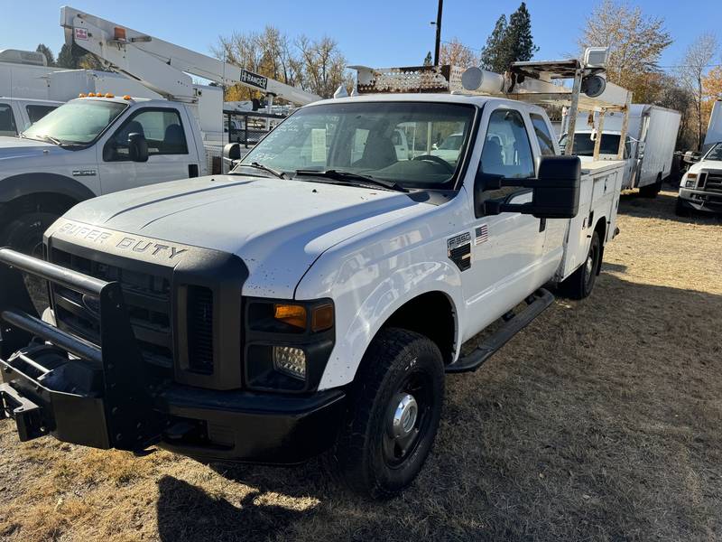 2008 Ford F350 XL, ext cab, 4x4, Utility (CN 48)