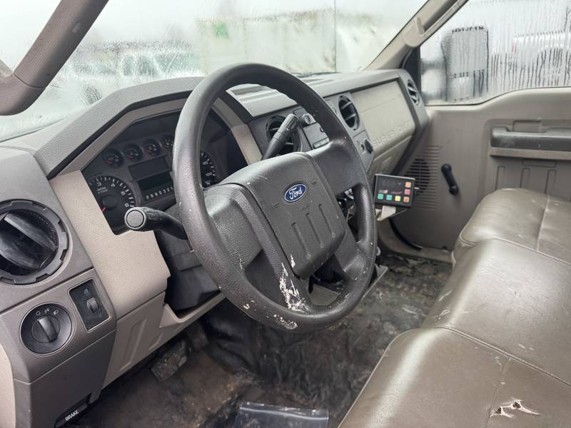 2008 Ford F450 12ft Flatbed w/Hoist