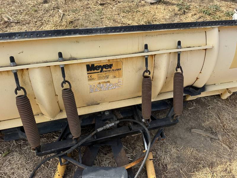 9 ft Myers snow plow   Hydraulic angle
