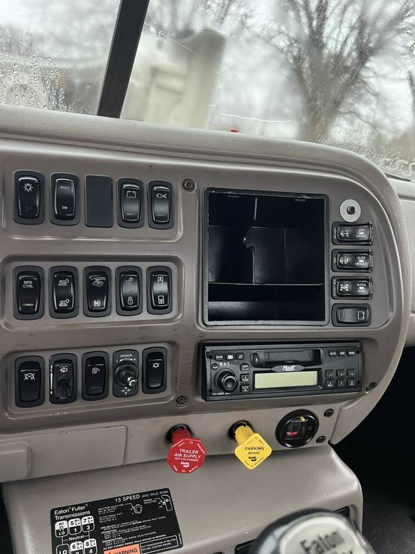 2005 Mack CN 613, Semi Tractor Truck, (CN 9)