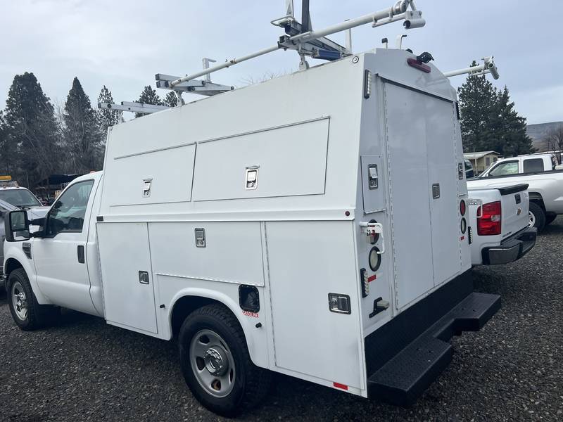 2008 Ford F350 Enclosed Utility (CN 55)