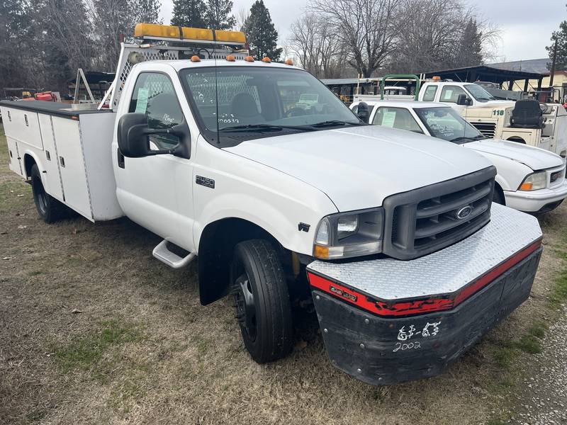 2002 Ford F450 LWB Utility 4x4, (CN 1035)