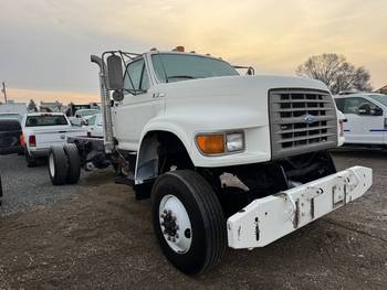 1995 Ford F800 4x4, Cab Chassis Truck (CN-90)