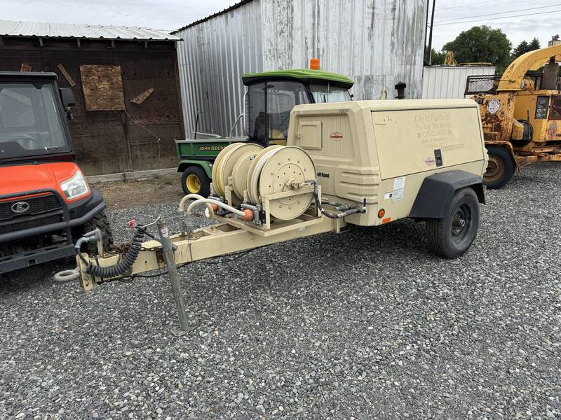 2009 Ingresoll-Rand P 185W Towable Air Compressor