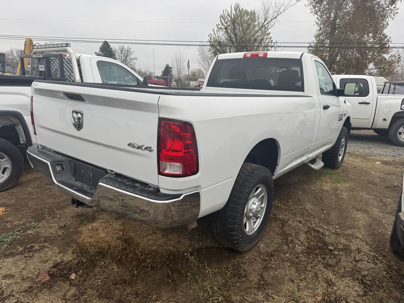 2014 Dodge 3500 4x4 pickup (CN 1081)