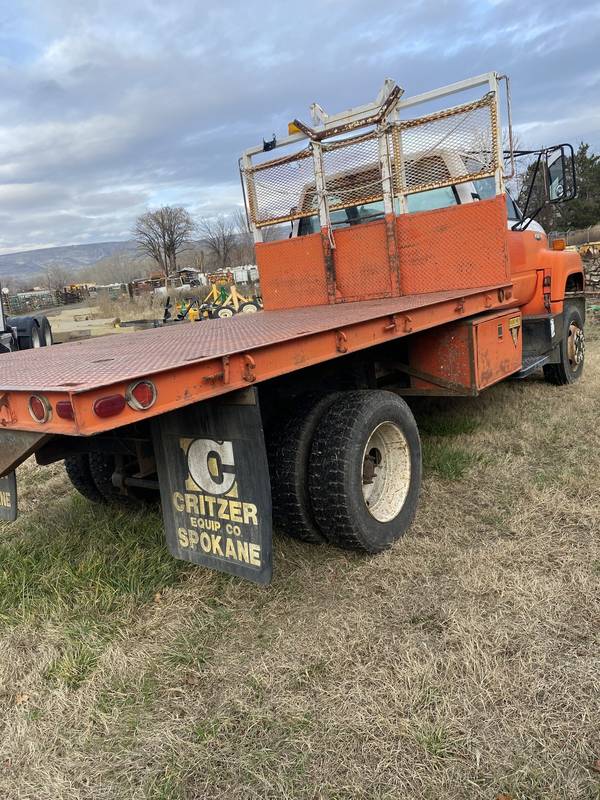 1991 Chevy Kodiak 12 flatbed , non cdl, (CN 75))