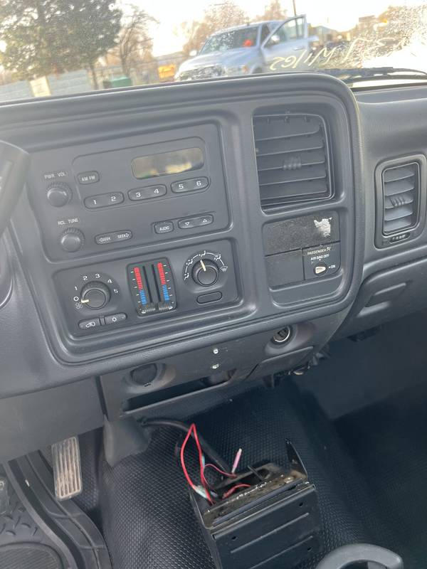 2003 Chevy 2500 HD P/U. (CN 1037)