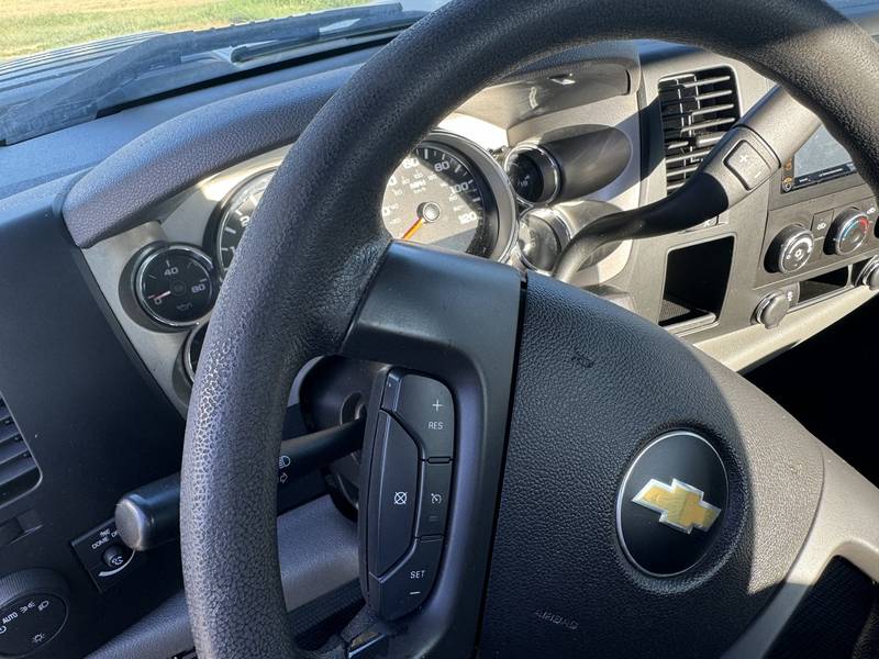 2014 Chevy 2500 HD pick up (CN 1012))