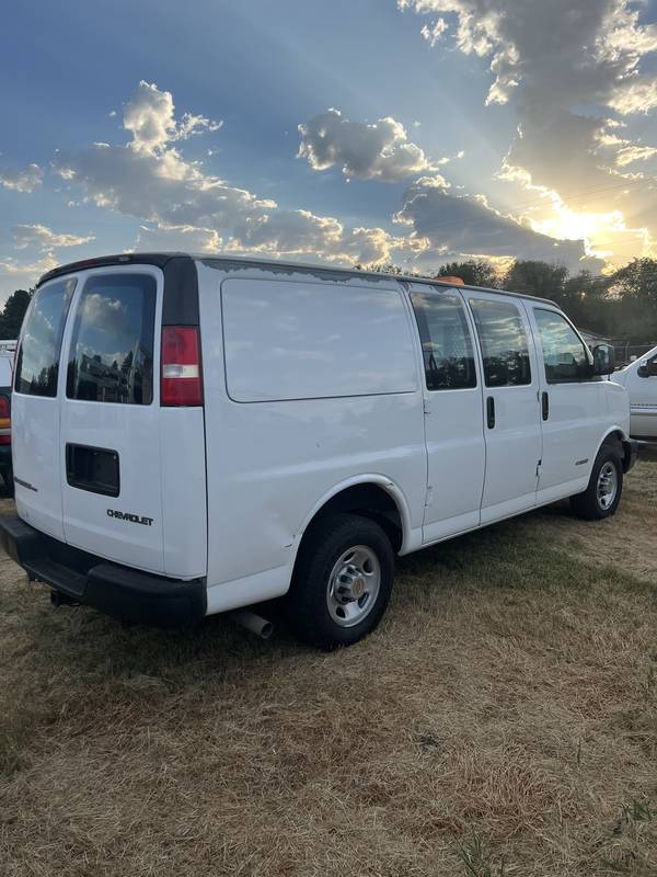 2004 Chevy 2500 Cargo Van (CN 77))