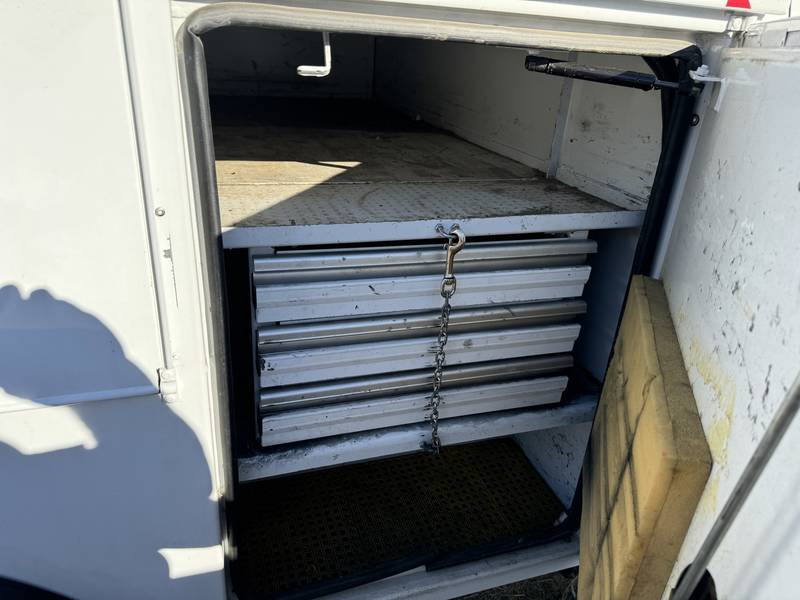 2013 Chevy 3500 4x4 Servive Utility (CN 32)