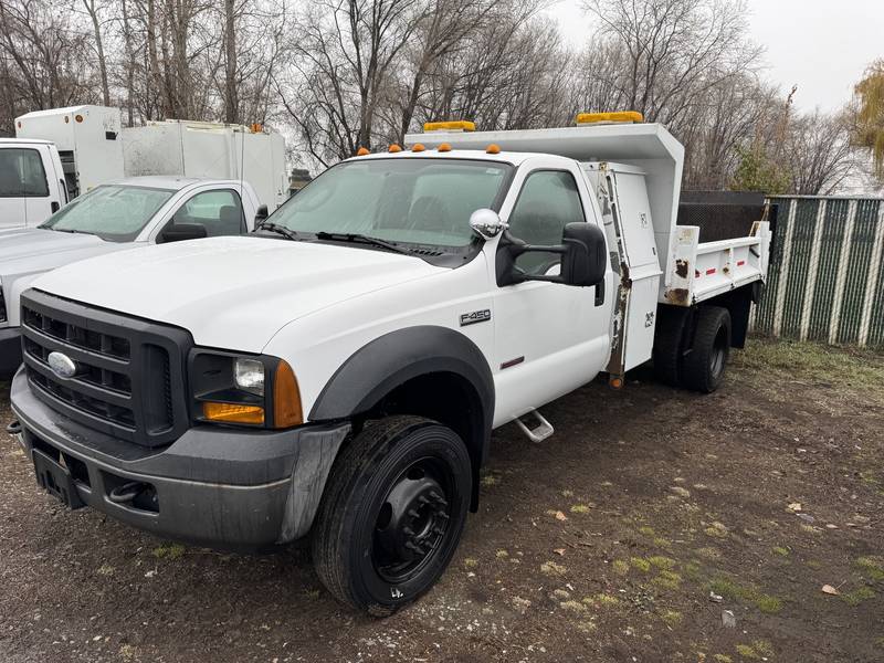 2006 Ford F450 2-3 yrd Dump, lift gate (CN 1113)