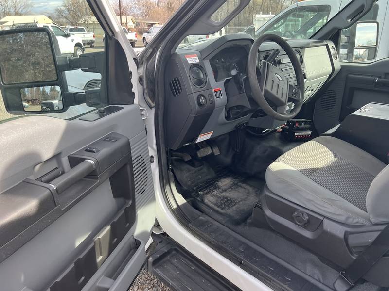 2015 Ford F350, 4x4, Utility Service Truck, (CN 1033))