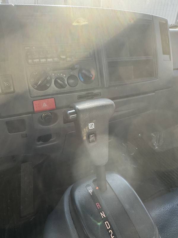 2011 Isuzu NRR 18ft Box Truck W/ Liftgate