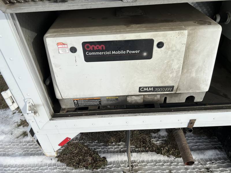 2006 Ford E450 14 ft splicing box truck (CN 40))