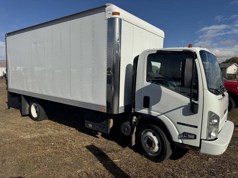 2011 Isuzu NRR 18ft Box Truck W/ Liftgate