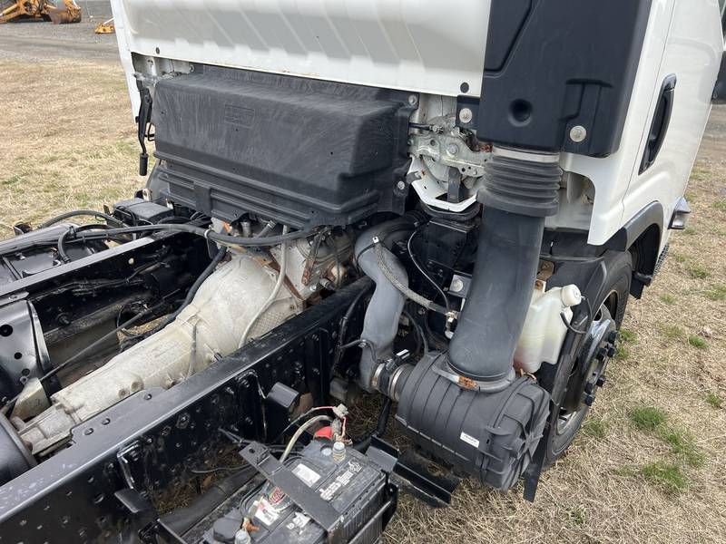 2009 Isuzu npr, cab chassis, (CN 76)