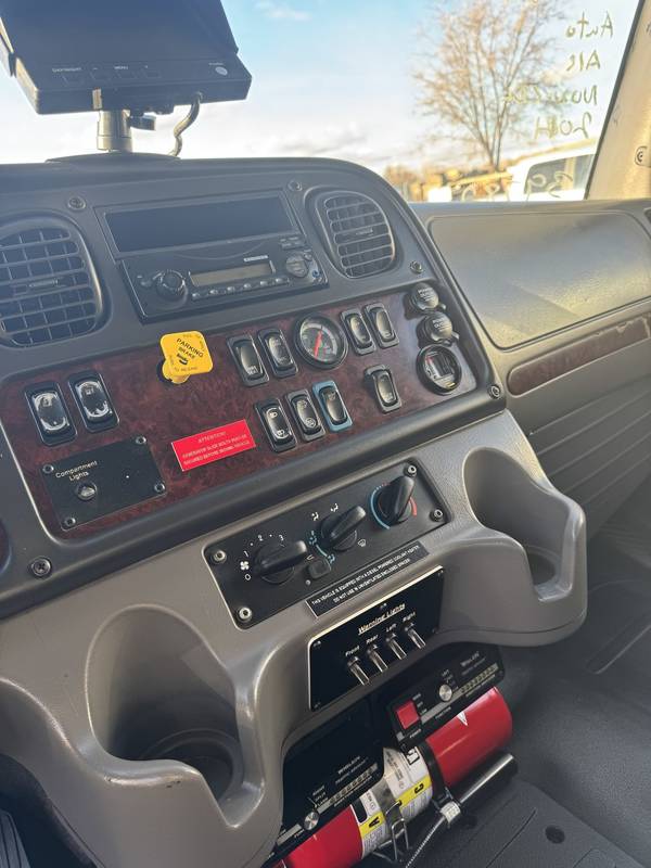 2014 Freightliner Crewcab, m2-106 Utility Truck (CN 39)