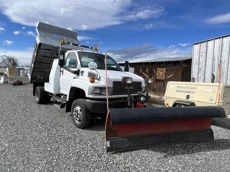 2006 GMC C5500 4x4 ,4 yrd dump truck W/ snowplow and sander, (CN 1018)